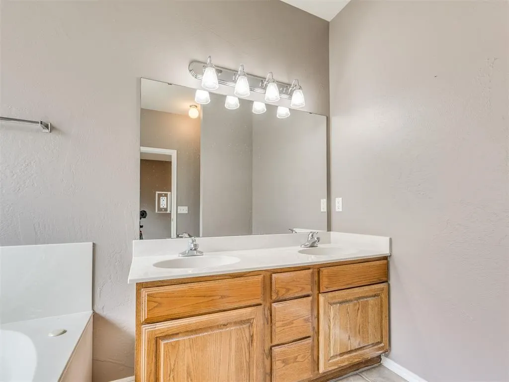 Photo 18 — 17628 Palladium Lane, Edmond, OK 73012