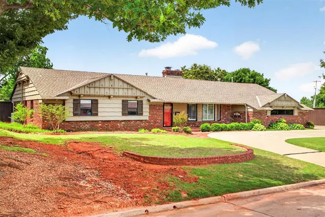 Photo 3 — 1410 Dorchester Drive, Oklahoma City, OK 73114