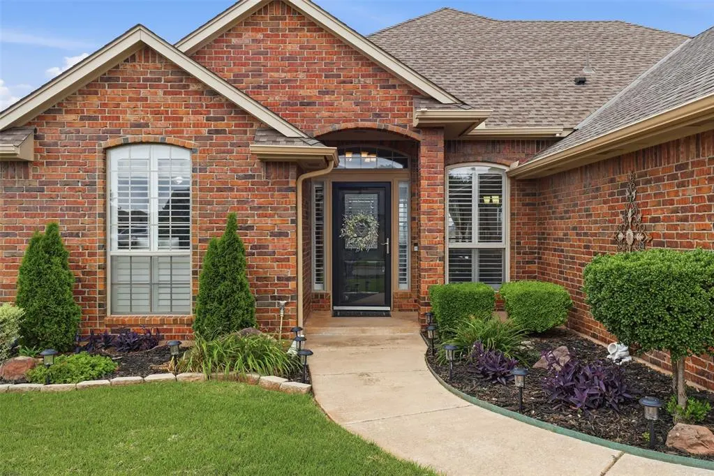Photo 2 — 3017 Richfield Lane, Edmond, OK 73013