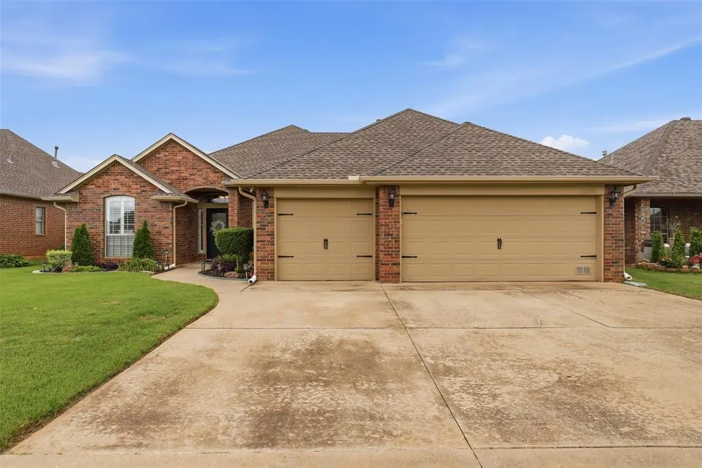 Photo 3 — 3017 Richfield Lane, Edmond, OK 73013
