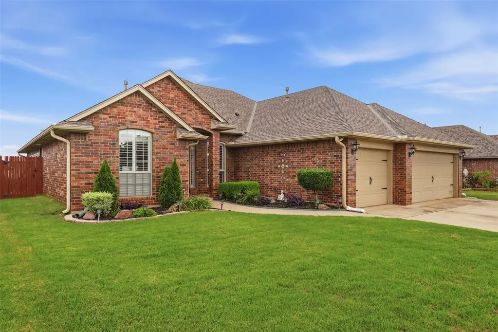 Front exterior — 3017 Richfield Lane, Edmond, OK 73013