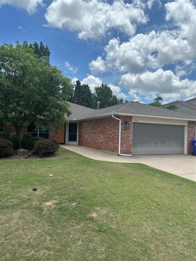 Photo 2 — 2807 Belknap Avenue, Norman, OK 73072