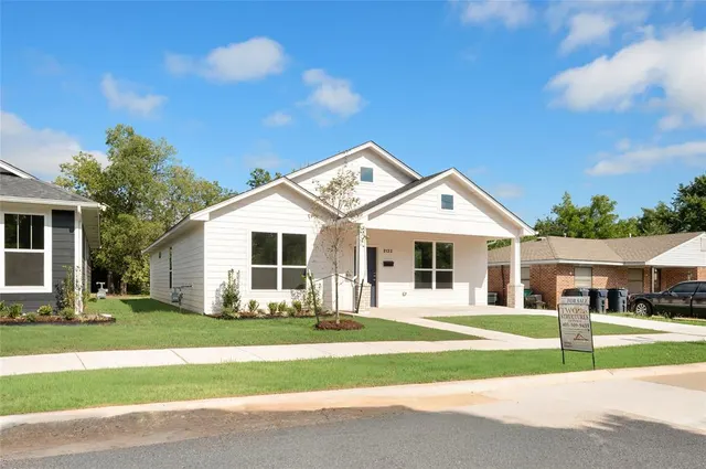 Photo 3 — 2122 Sherman Avenue, Oklahoma City, OK 73111