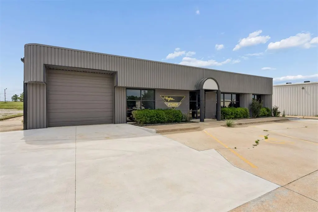 Photo 5 — 7925 N Wilshire Court, Oklahoma City, OK 73132