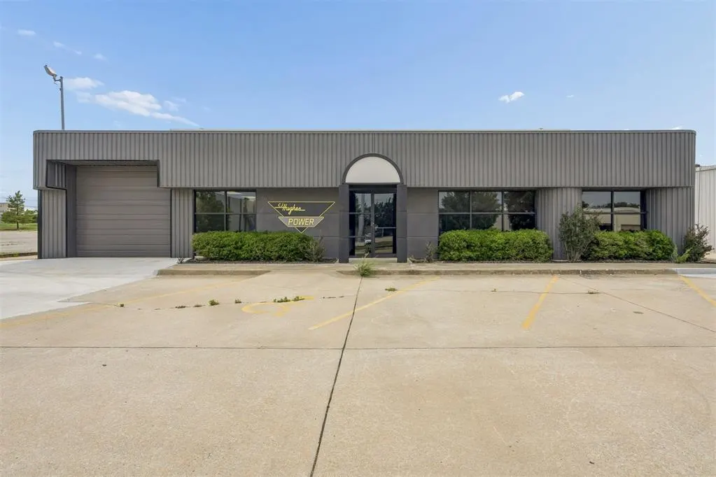 Photo 6 — 7925 N Wilshire Court, Oklahoma City, OK 73132