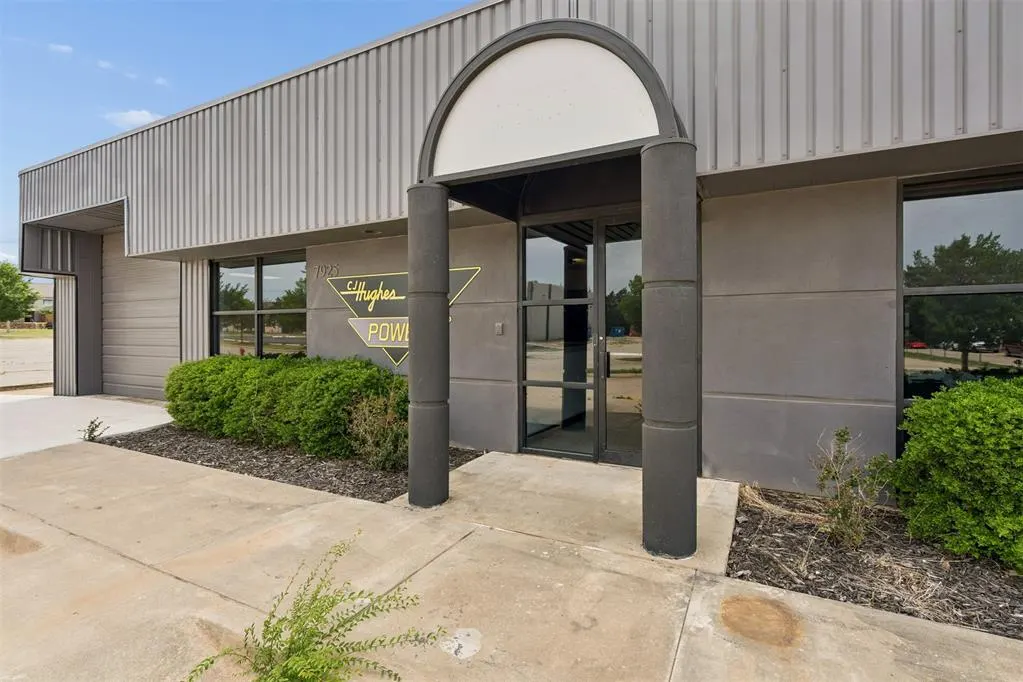 Photo 7 — 7925 N Wilshire Court, Oklahoma City, OK 73132