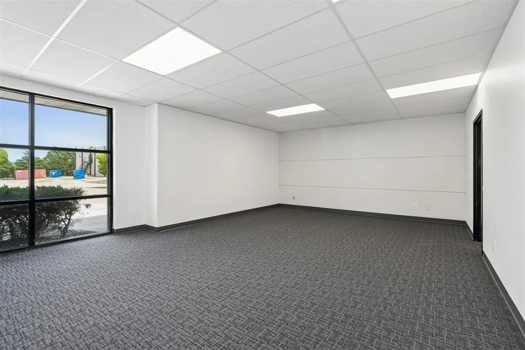 Photo 8 — 7925 N Wilshire Court, Oklahoma City, OK 73132