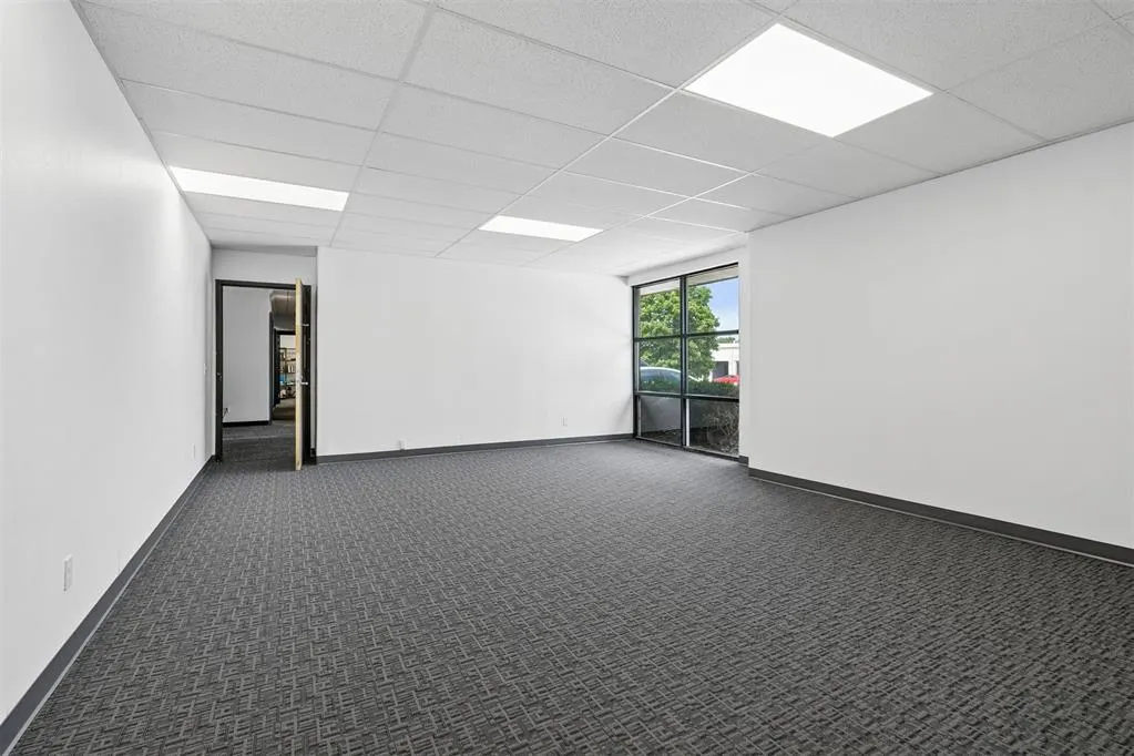 Photo 9 — 7925 N Wilshire Court, Oklahoma City, OK 73132