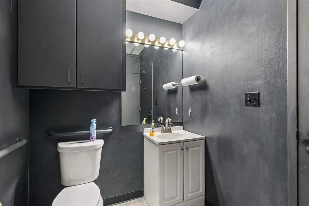 Photo 17 — 7925 N Wilshire Court, Oklahoma City, OK 73132
