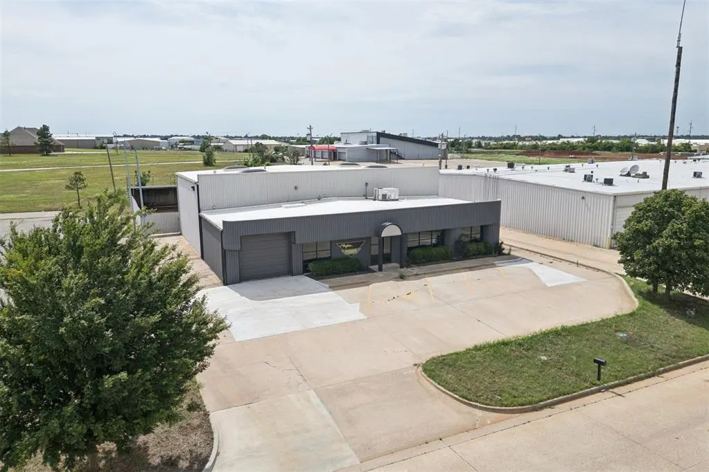 Photo 32 — 7925 N Wilshire Court, Oklahoma City, OK 73132