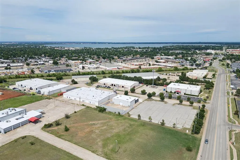 Photo 34 — 7925 N Wilshire Court, Oklahoma City, OK 73132