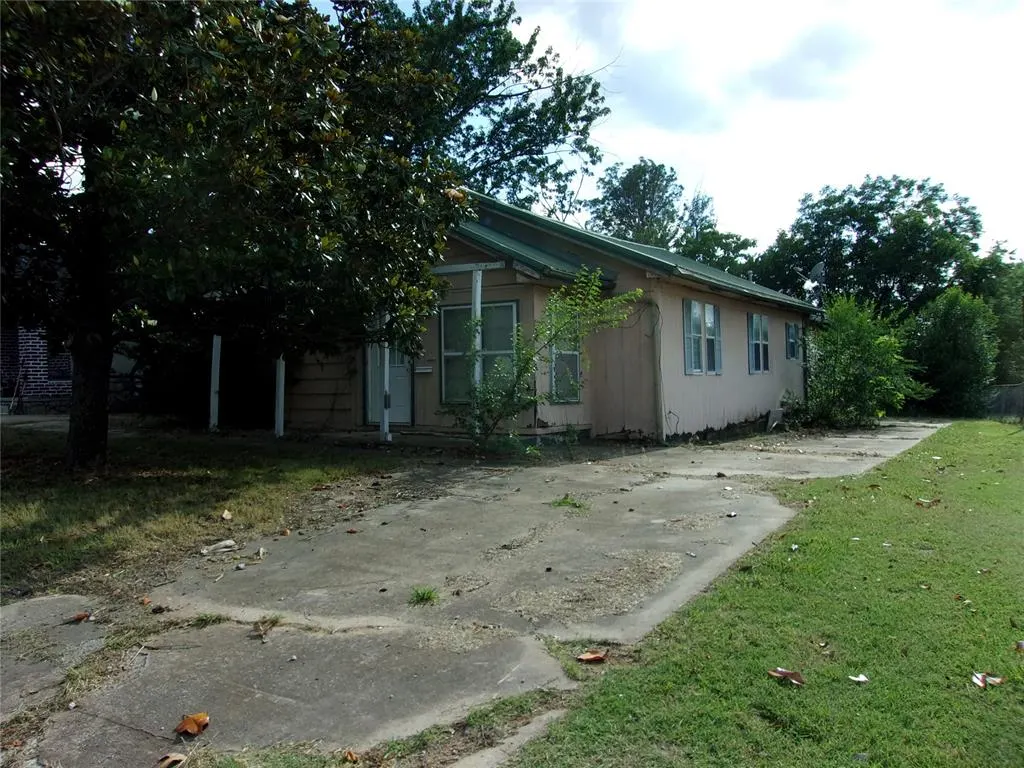 Front exterior — 1610 N Park Avenue, Shawnee, OK 74804