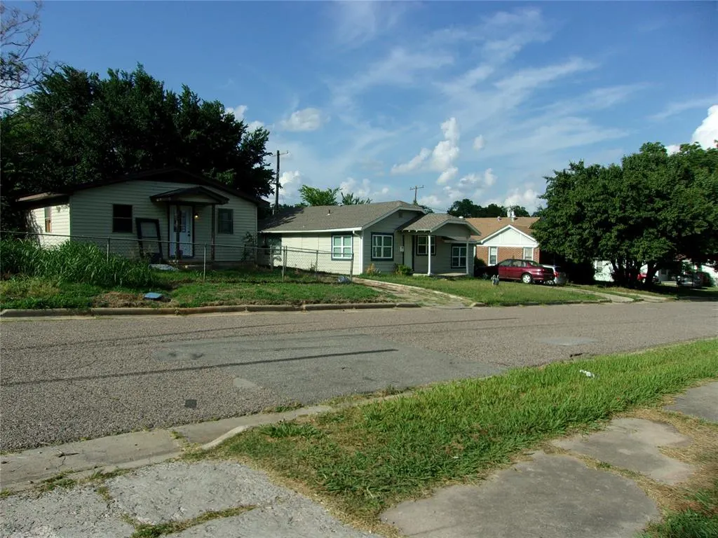 Photo 6 — 915 E Whittaker Street, Shawnee, OK 74801
