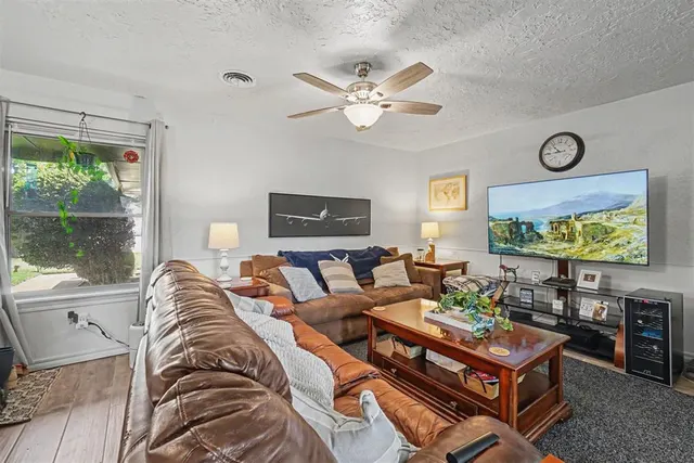 Photo 6 — 301 S Cardinal Circle, Altus, OK 73521