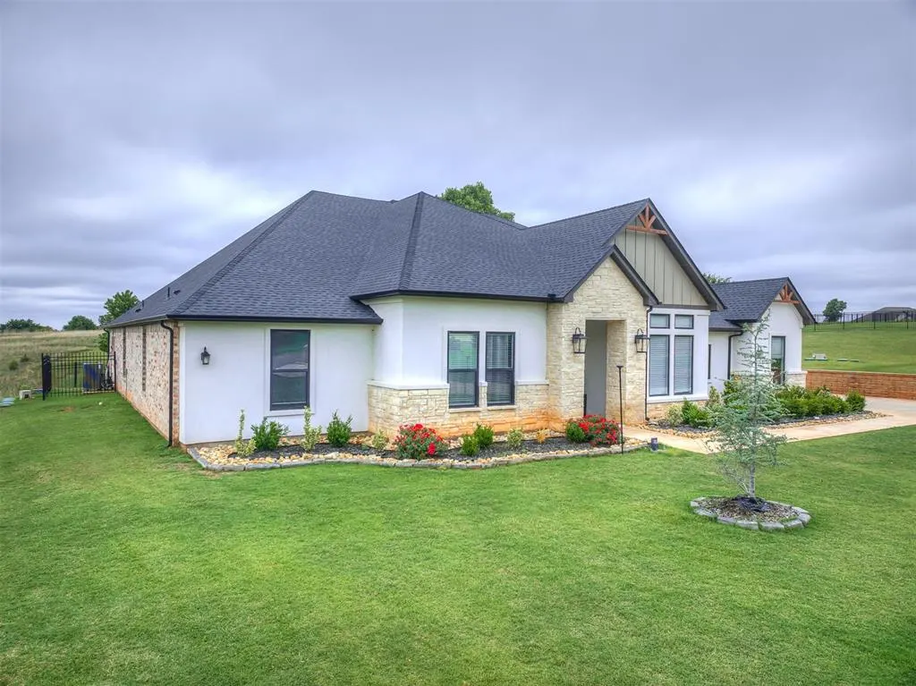 Photo 2 — 2271 Jackson Lane, Blanchard, OK 73010