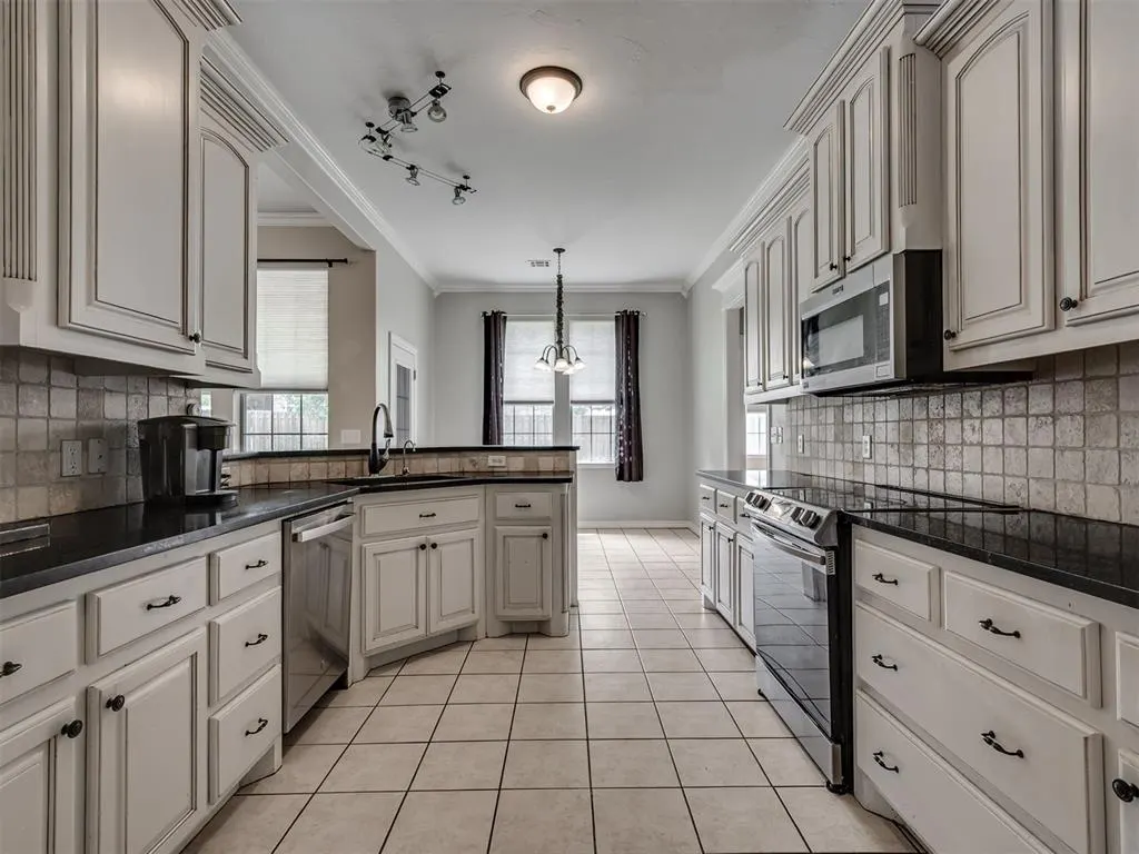 Photo 12 — 417 Summit Bend, Norman, OK 73071