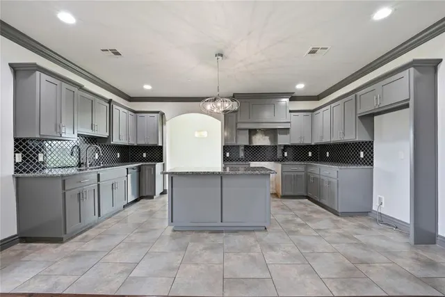Photo 6 — 1405 Katelyn Court, Yukon, OK 73099