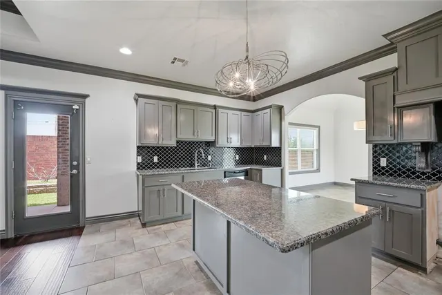 Photo 7 — 1405 Katelyn Court, Yukon, OK 73099