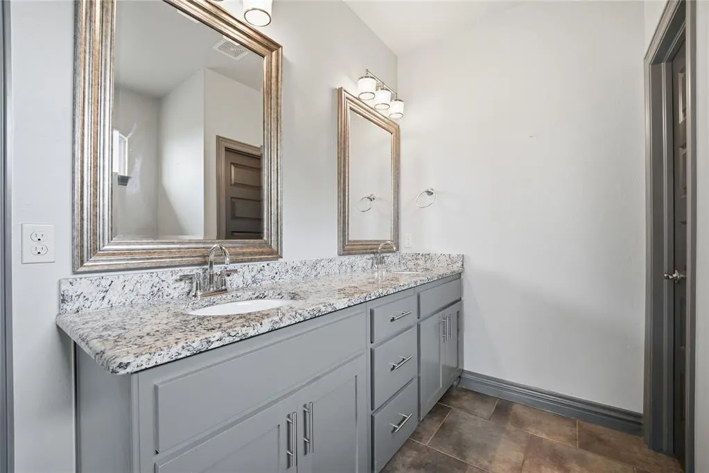 Photo 13 — 1405 Katelyn Court, Yukon, OK 73099