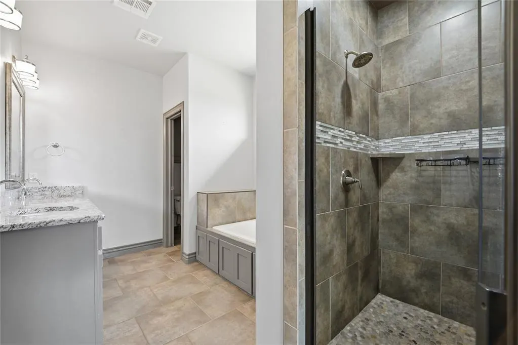 Photo 14 — 1405 Katelyn Court, Yukon, OK 73099