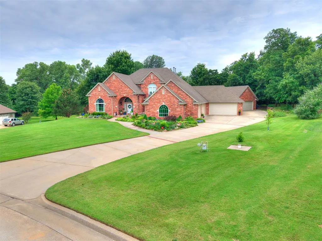 Photo 2 — 321 Hickory Forest Drive, Choctaw, OK 73020