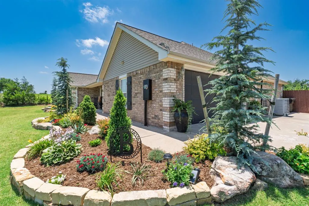 Photo 2 — 9677 Fawn Trail, Shawnee, OK 74804