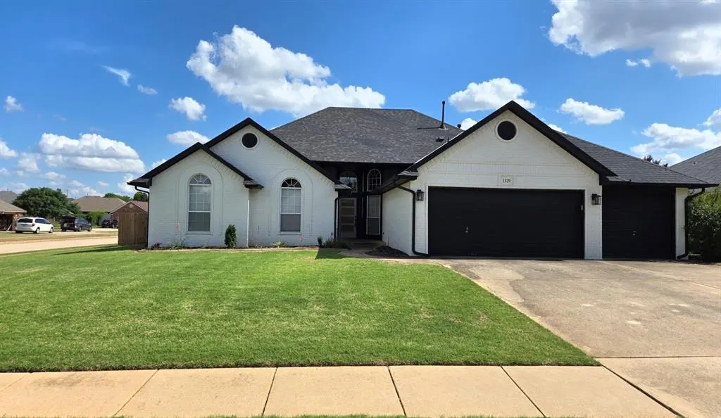 Front exterior — 1520 W Agate Way, Mustang, OK 73064