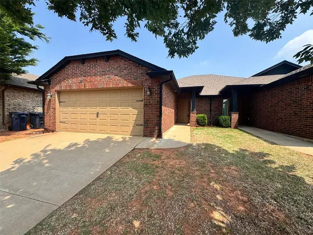 Photo 2 — 18210 Manera Way, Edmond, OK 73012