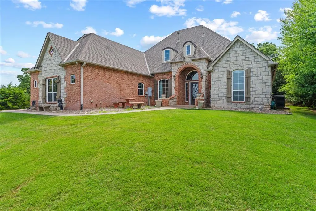 Photo 3 — 6405 Valley Ridge Drive, Edmond, OK 73034
