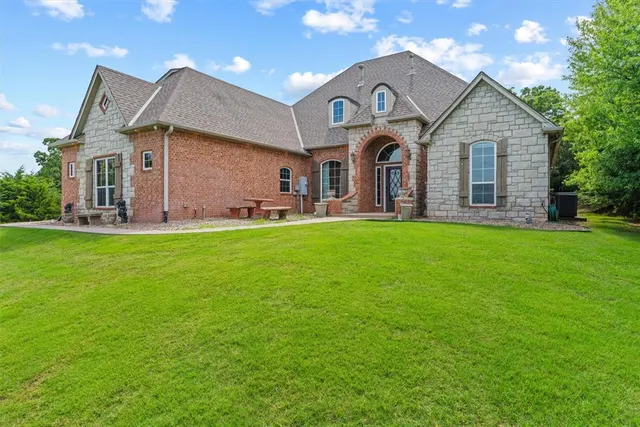 Photo 3 — 6405 Valley Ridge Drive, Edmond, OK 73034