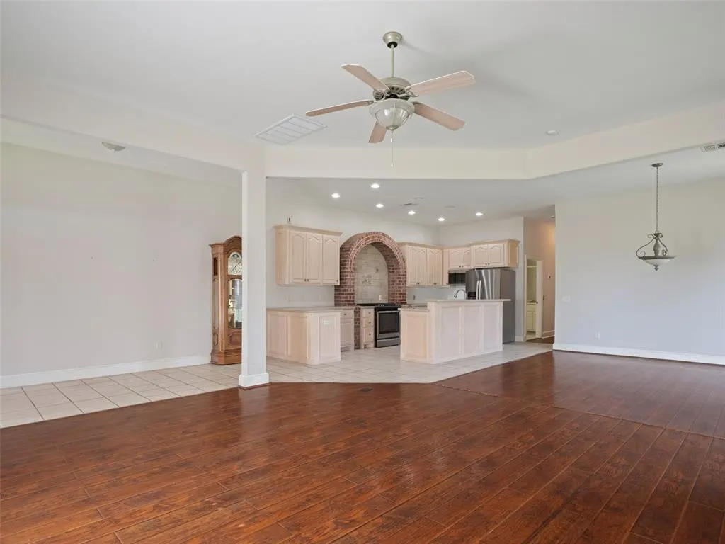 Photo 9 — 10513 S Santa Fe Avenue, Oklahoma City, OK 73170