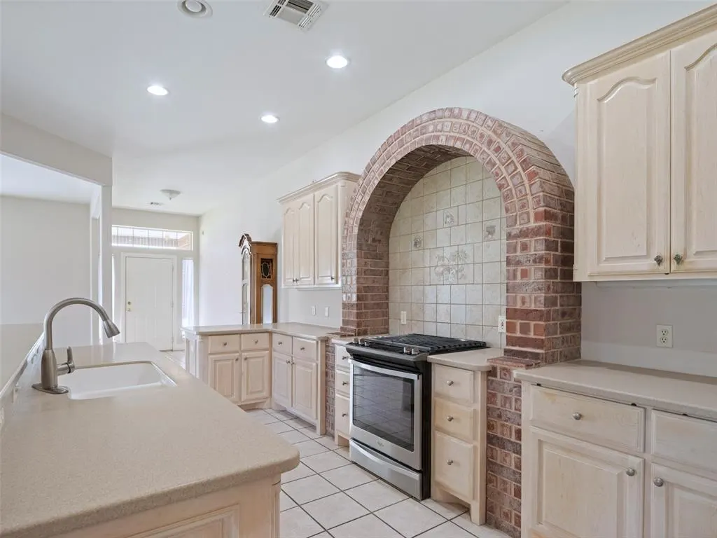 Photo 13 — 10513 S Santa Fe Avenue, Oklahoma City, OK 73170