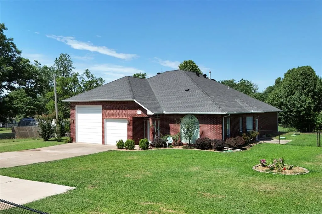 Photo 2 — 10513 S Santa Fe Avenue, Oklahoma City, OK 73170