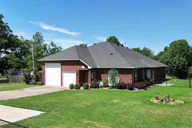 Photo 2 — 10513 S Santa Fe Avenue, Oklahoma City, OK 73170
