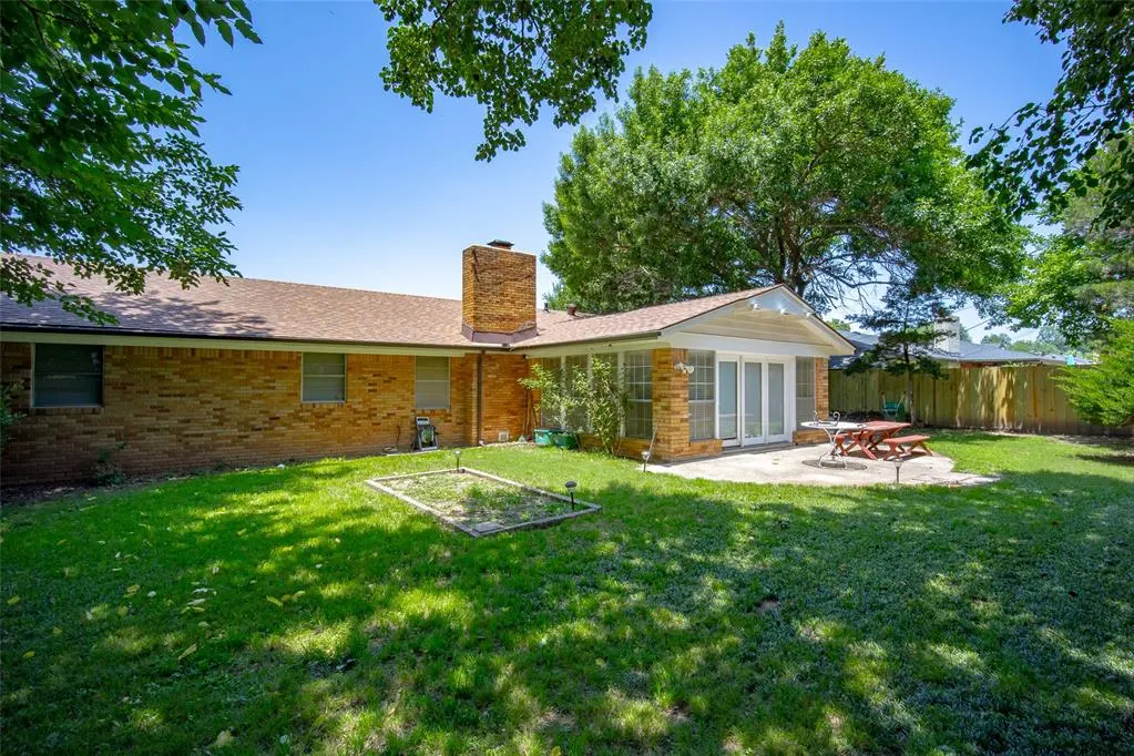 Photo 14 — 413 Sundown Drive, Norman, OK 73069