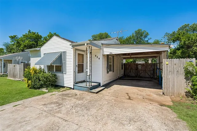 Photo 2 — 626 Rancho Drive, Norman, OK 73071