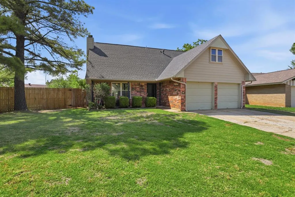 Photo 2 — 1525 Vulcan Circle, Edmond, OK 73003