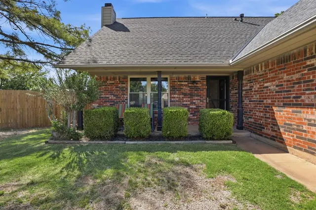 Photo 3 — 1525 Vulcan Circle, Edmond, OK 73003
