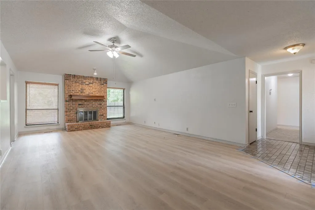 Photo 4 — 12521 Clarence Court, Oklahoma City, OK 73142