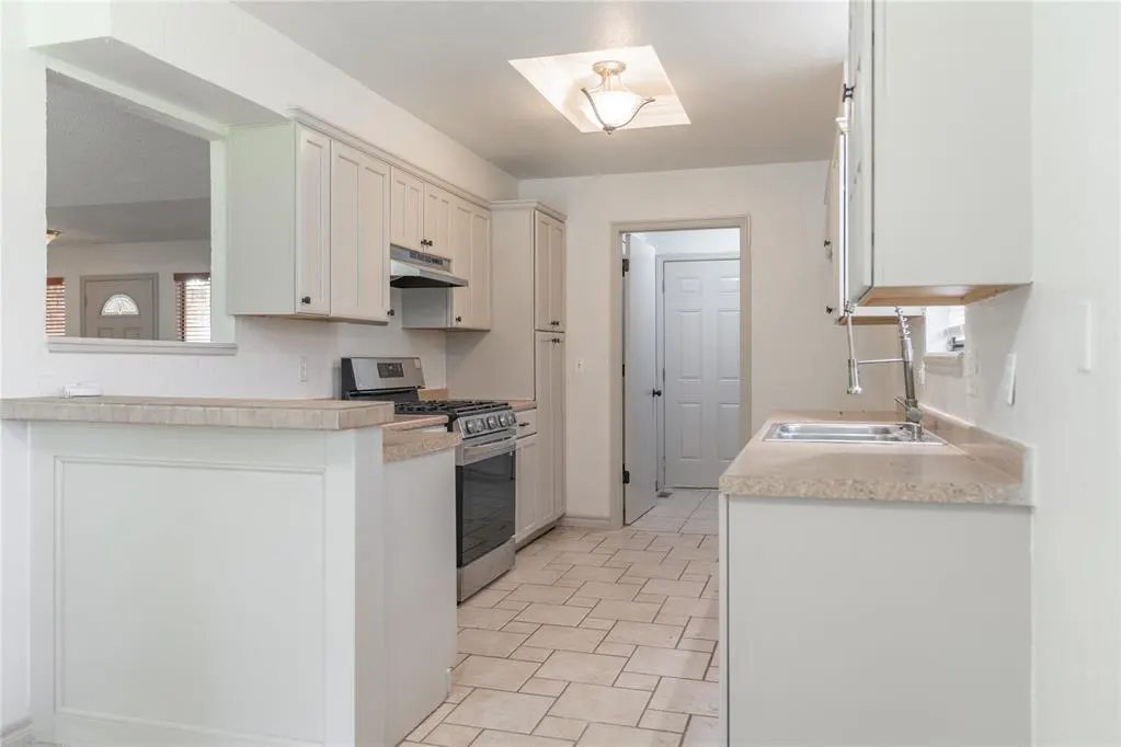 Photo 10 — 12521 Clarence Court, Oklahoma City, OK 73142