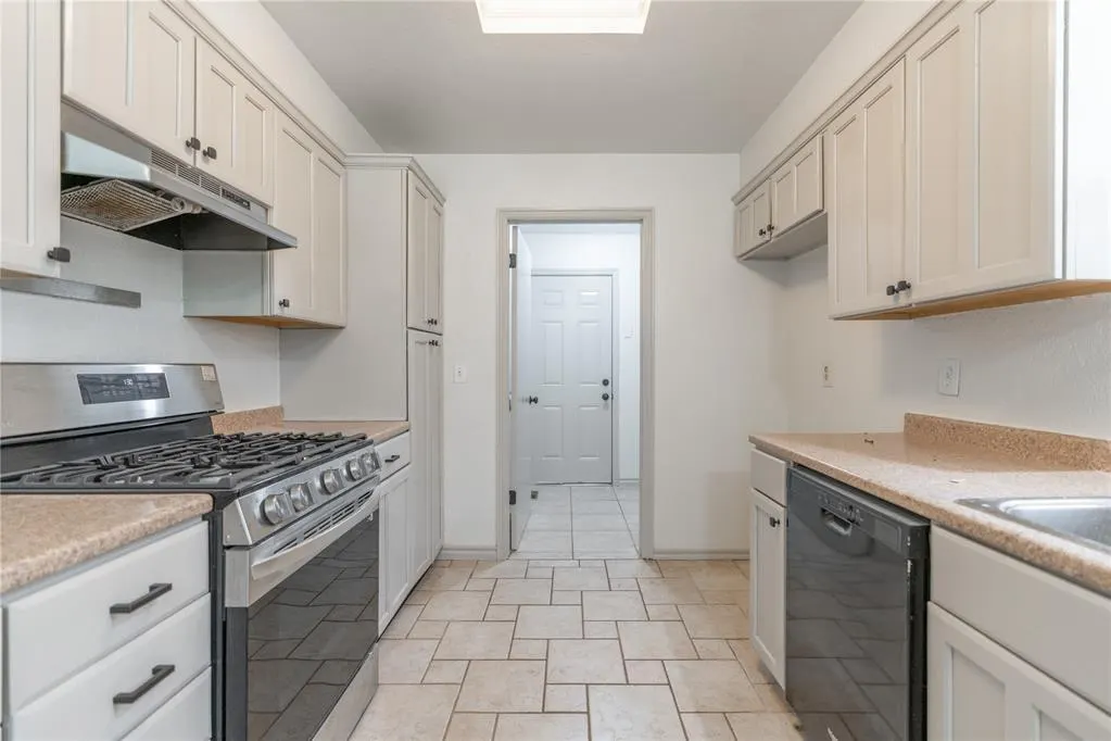 Photo 12 — 12521 Clarence Court, Oklahoma City, OK 73142