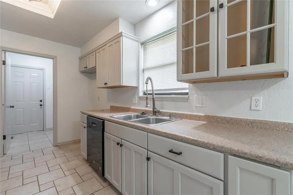 Photo 13 — 12521 Clarence Court, Oklahoma City, OK 73142