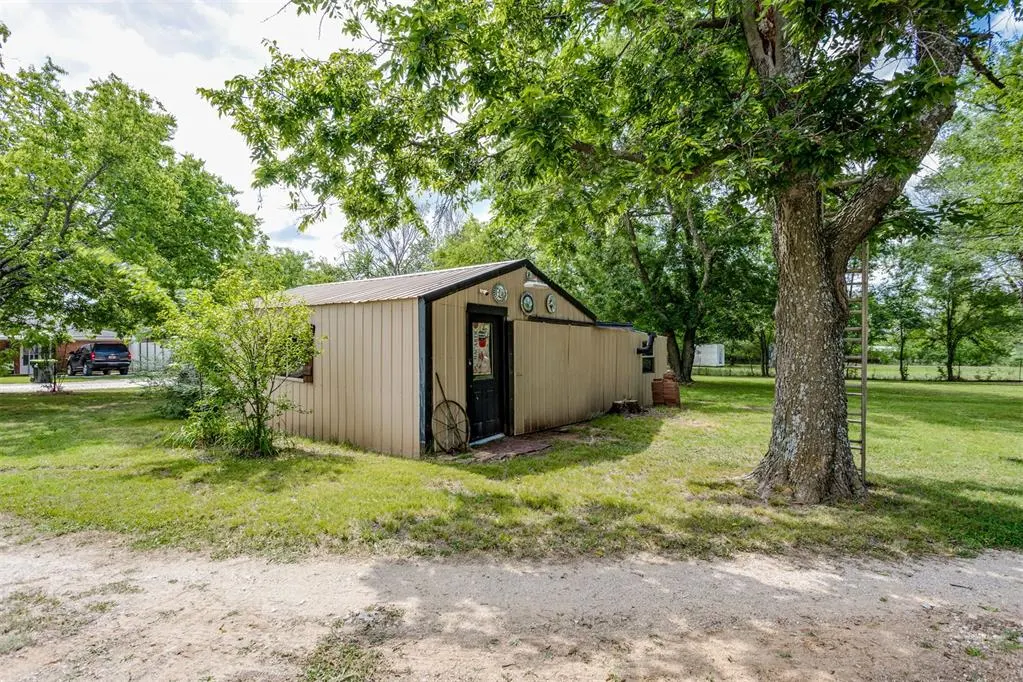 Photo 3 — 1710 N Ivey Lane, Tecumseh, OK 74873