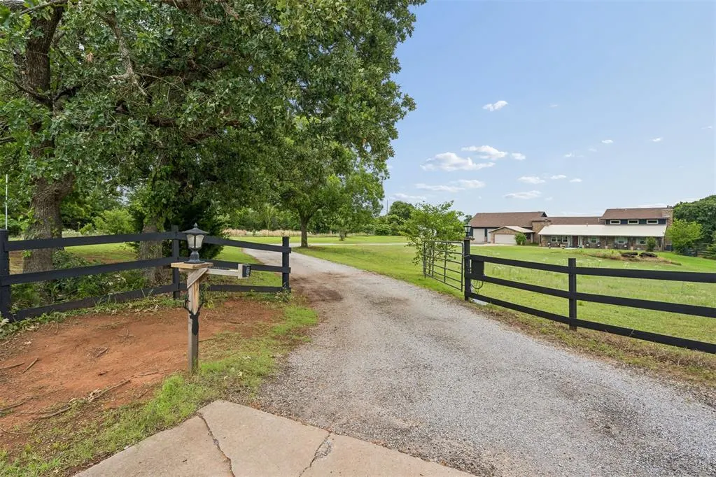 Photo 3 — 8700 E Covell Road, Arcadia, OK 73007