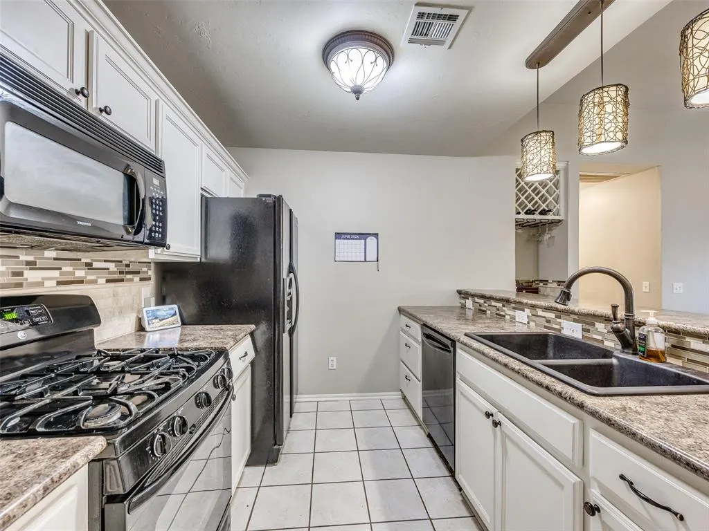 Photo 12 — 12413 NW 3rd Street, Yukon, OK 73099