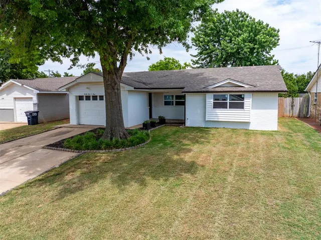 Front exterior — 2303 N McKinley Avenue, Shawnee, OK 74804
