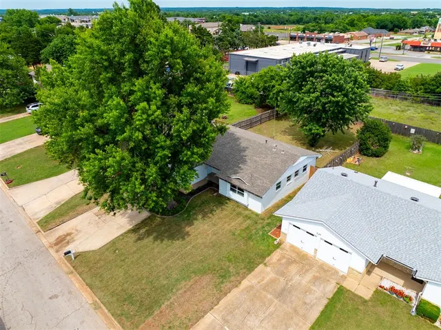 Photo 3 — 2303 N McKinley Avenue, Shawnee, OK 74804