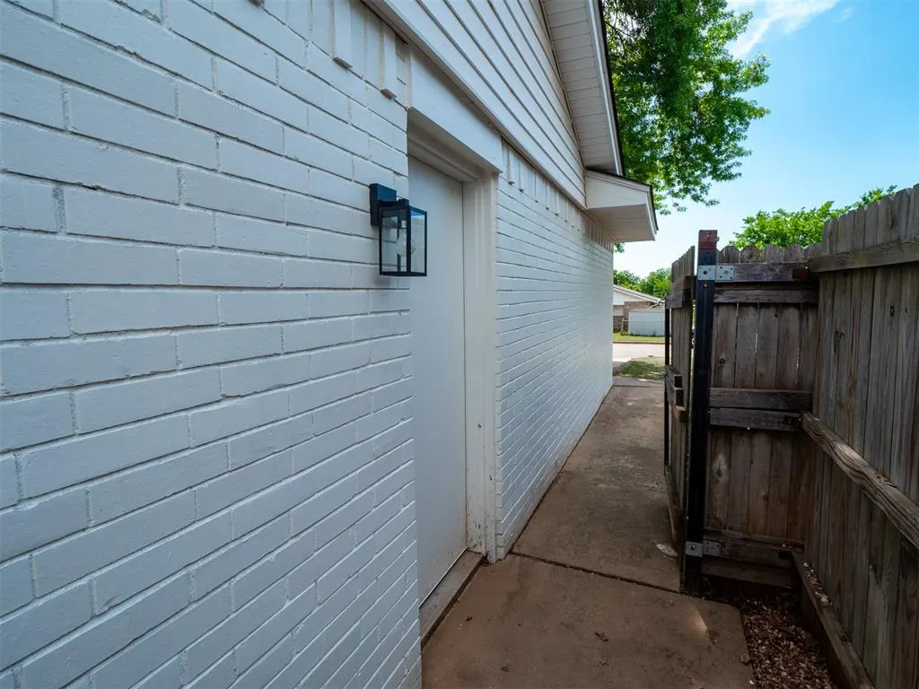 Photo 9 — 2303 N McKinley Avenue, Shawnee, OK 74804
