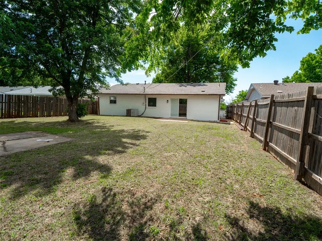 Photo 10 — 2303 N McKinley Avenue, Shawnee, OK 74804