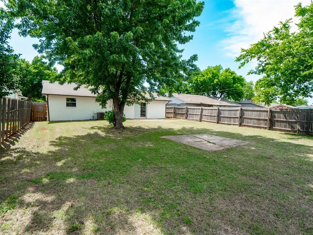 Photo 11 — 2303 N McKinley Avenue, Shawnee, OK 74804